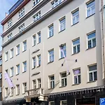 Wenceslas & Aparthotel