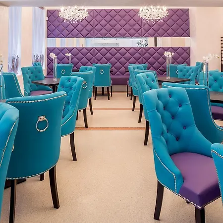 Myo Wenceslas Hotell 4*